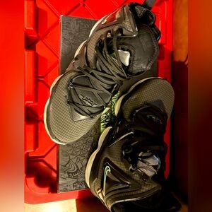 Lebron 19 Basketball Sneaker Sz:10(men) 11.5(women